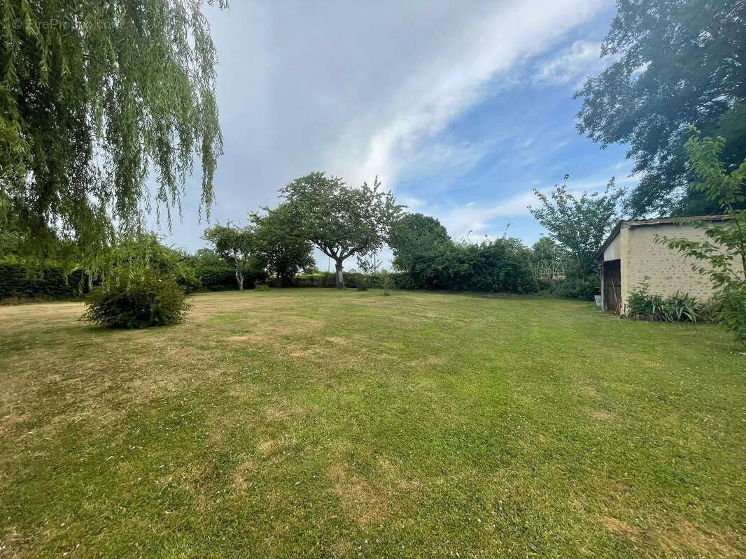 Maison à LE MELE-SUR-SARTHE