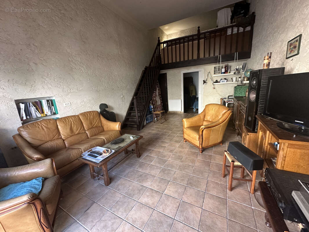Appartement à SOLLIES-PONT