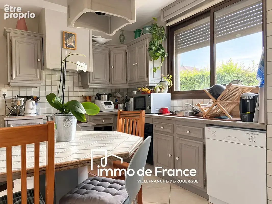 Maison T6 sur deux niveaux , garage et terrain - photo 4