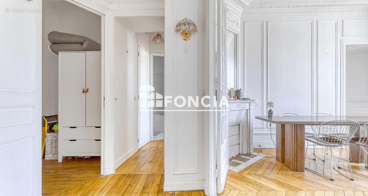 Appartement à PARIS-16E