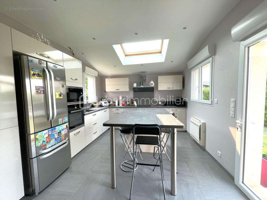 Maison à LES CLAYES-SOUS-BOIS