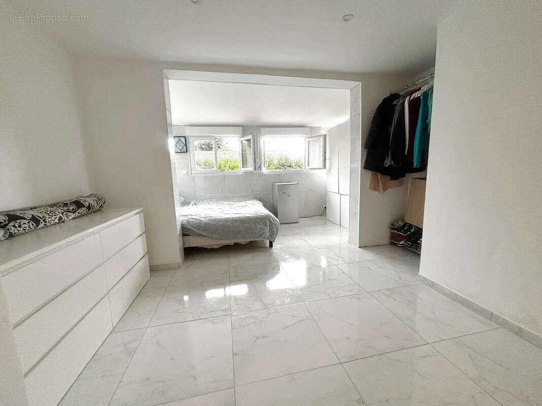 À Vendre : Superbe Demeure de Type F6 - photo 17