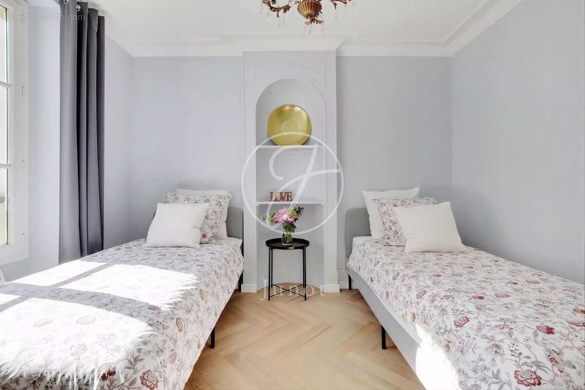 Appartement à PARIS-7E