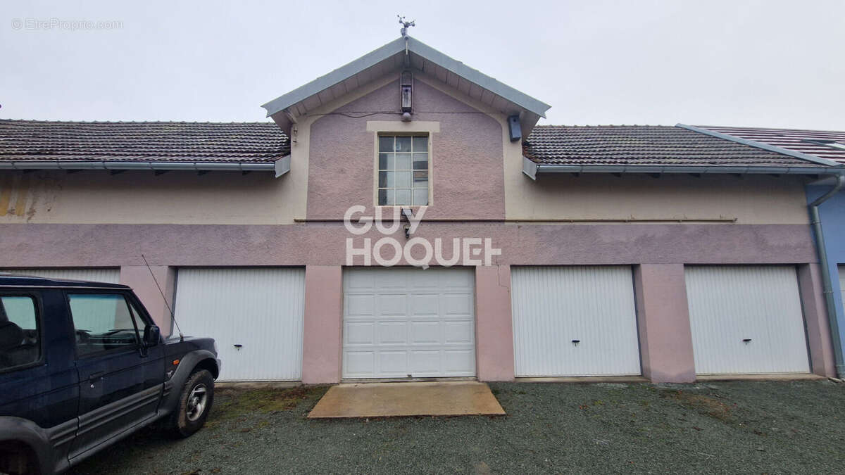 Appartement à ROUGEMONT-LE-CHATEAU