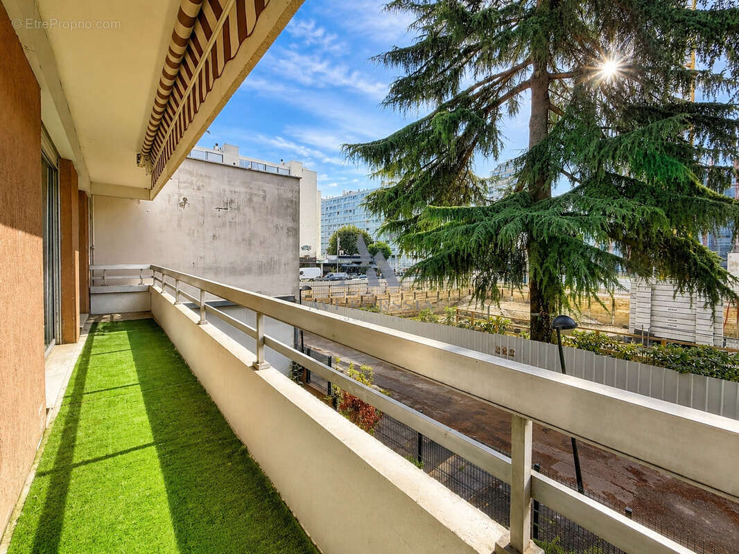 Villeurbanne Gratte-Ciel   Appartement T4 82 m2 avec balcon - photo 4