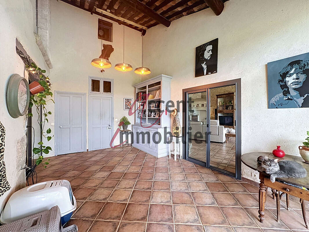 Mollégès, partie de mas de 263m² avec piscine - photo 2