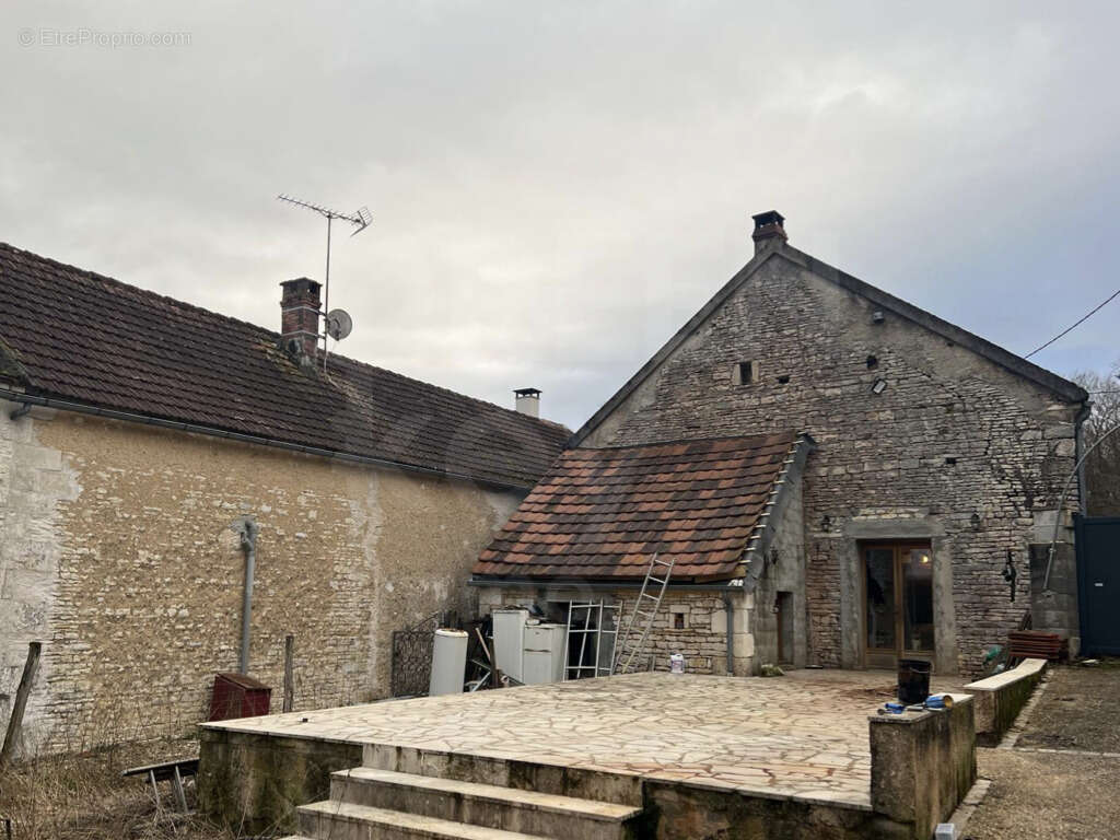 Maison à SOUGERES-EN-PUISAYE