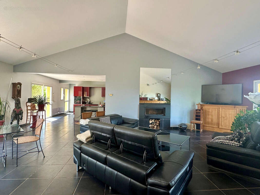 Maison contemporaine dans la campagne gersoise avec gîte, piscine et grand garage en sous-sol - photo 8