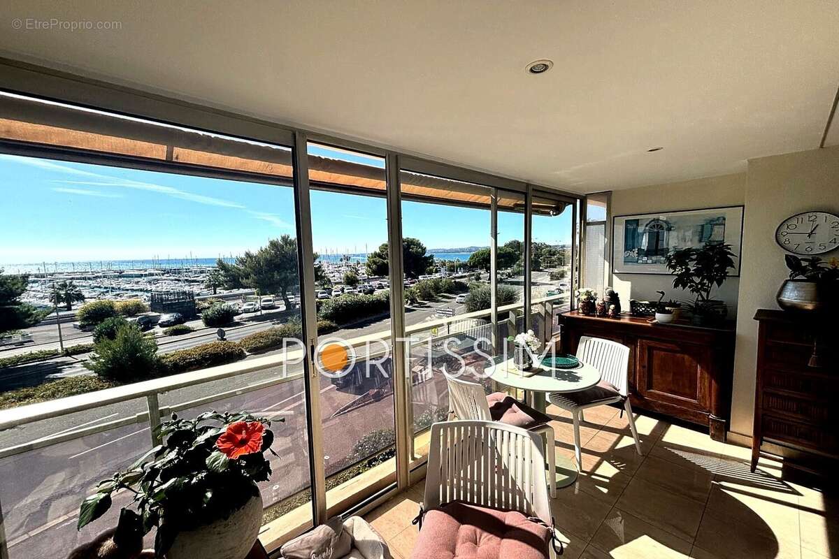 Appartement à SAINT-LAURENT-DU-VAR