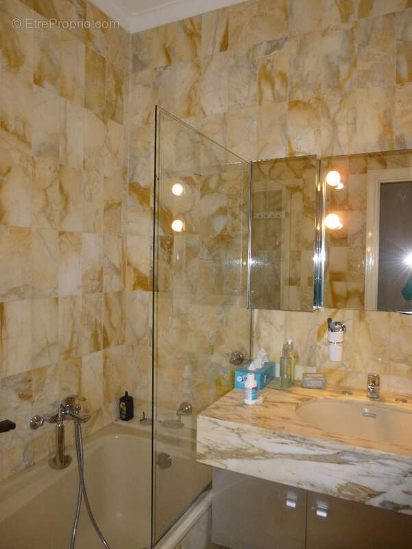 Appartement à VALLAURIS