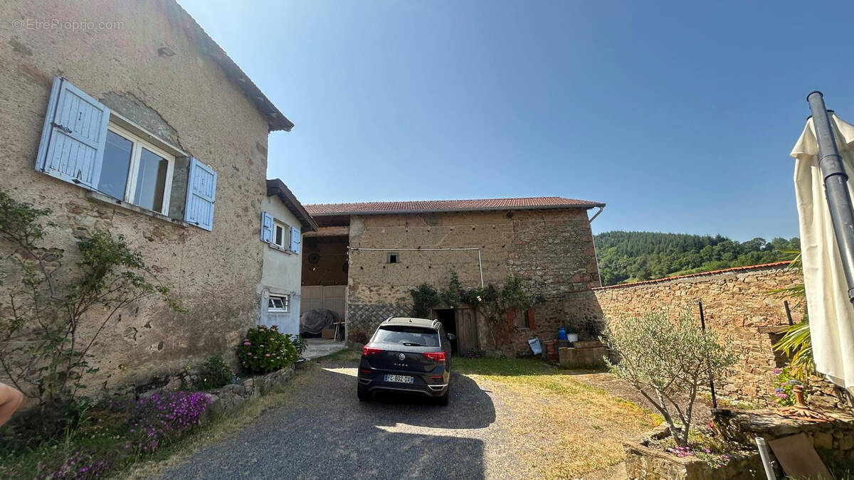 Maison à GREZIEU-LE-MARCHE