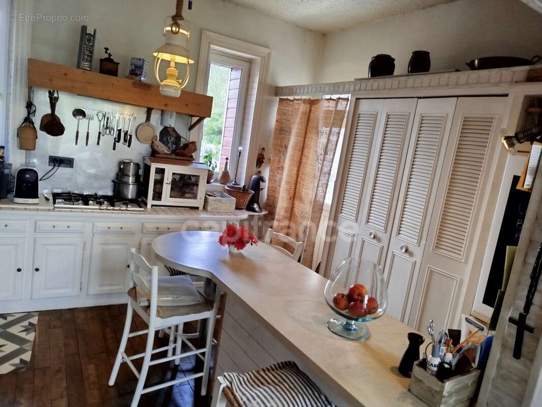EXCLUSIVITE -PLEVIN- Maison convivial 176 m2 - Grand jardin arboré/paysager - dépendances proche de CARHAIX - photo 6