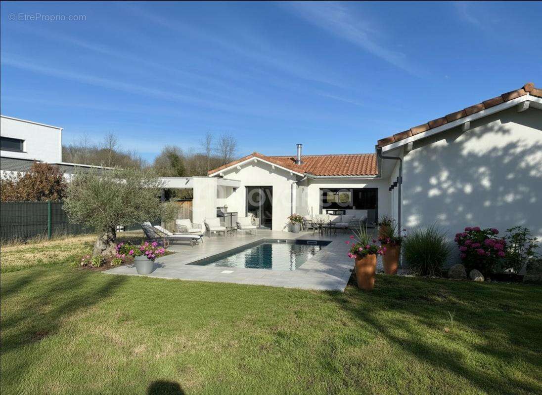Maison à MEES