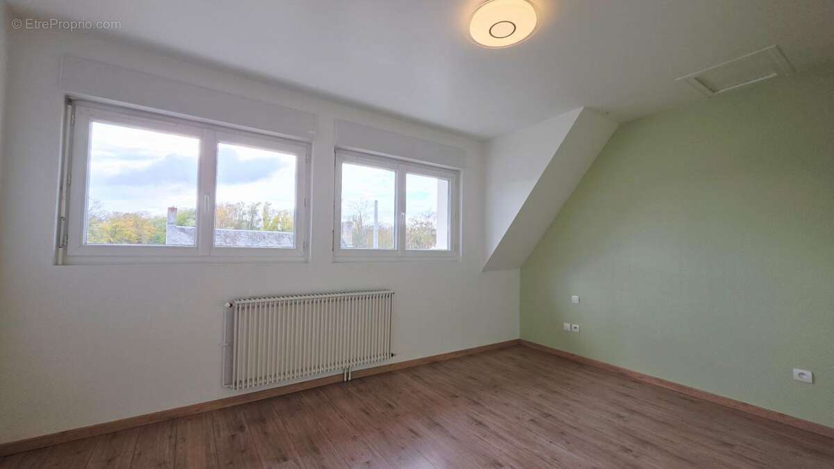 Mehun sur yevre maison renovee 3 pieces 91.6m² garage - photo 13