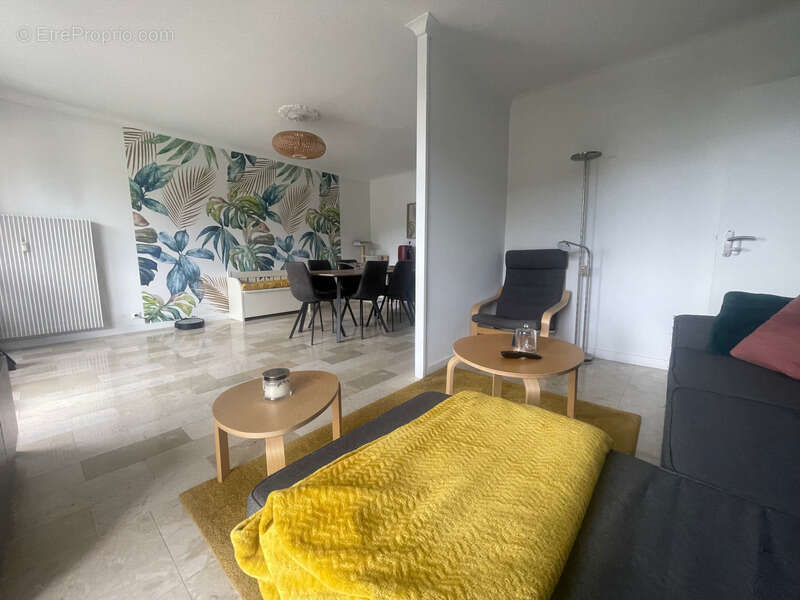 Appartement T4- 81,63m2- 8ème et dernier étage- Cave- Parking Privatif- Garage- Vue dégagée - Montaud- Le Grand Clos - photo 8