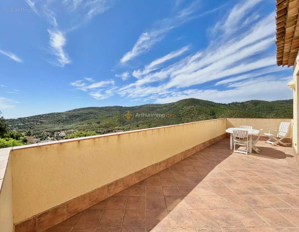 Maison à LES ISSAMBRES