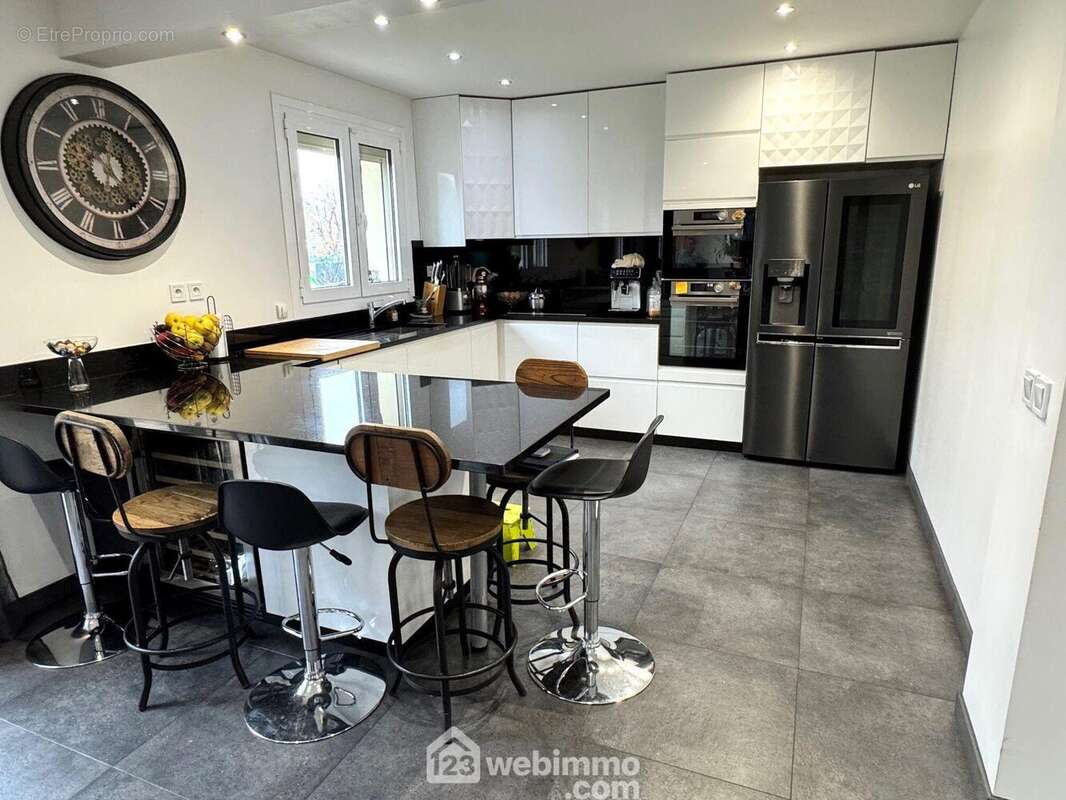 Cette superbe cuisine américaine toute équipée - Maison à BONDOUFLE