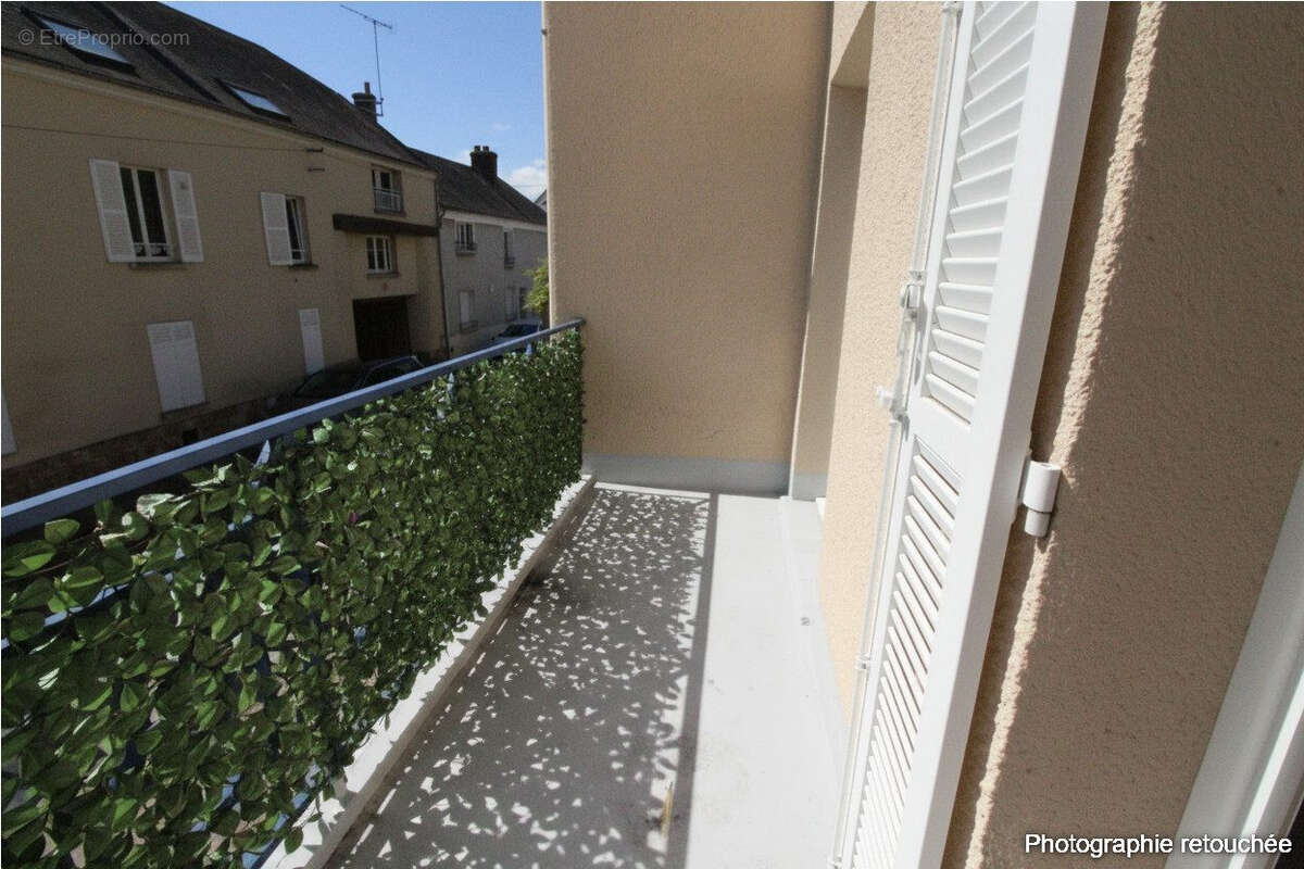 Appartement à LE MESNIL-SAINT-DENIS