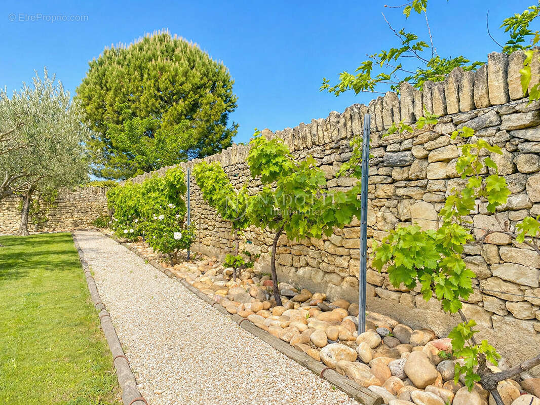 Maison à GORDES