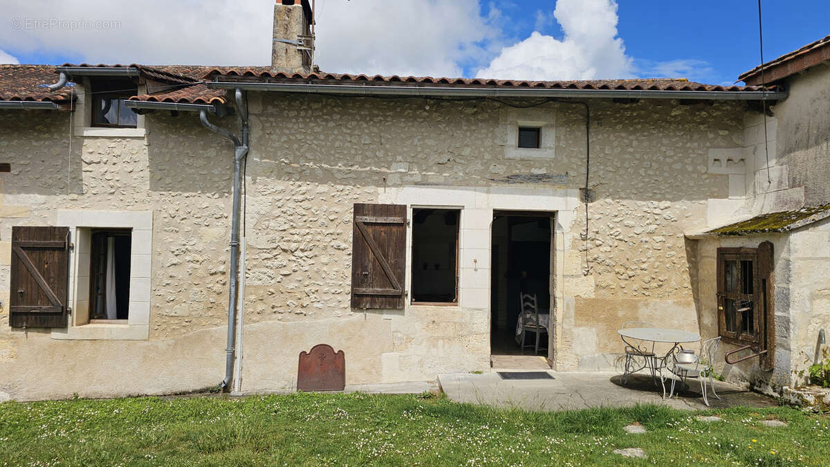 Maison à MONTAGRIER