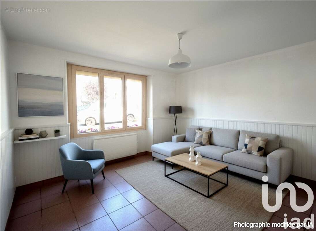 Photo 2 - Maison à LUSSAC-LES-EGLISES