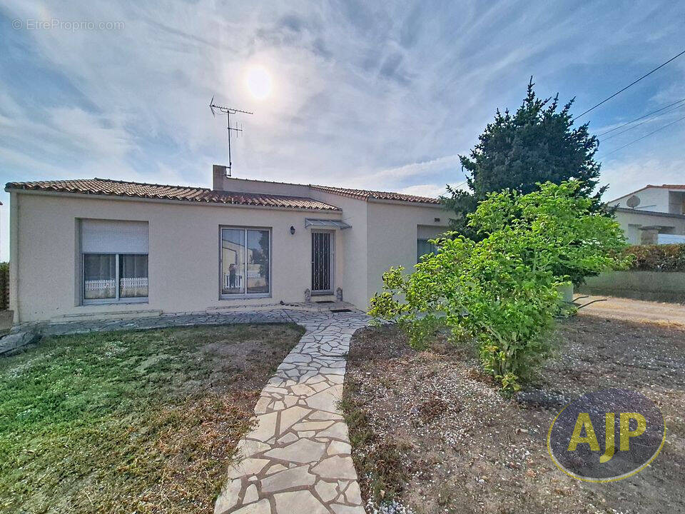 Maison à MONTAIGU