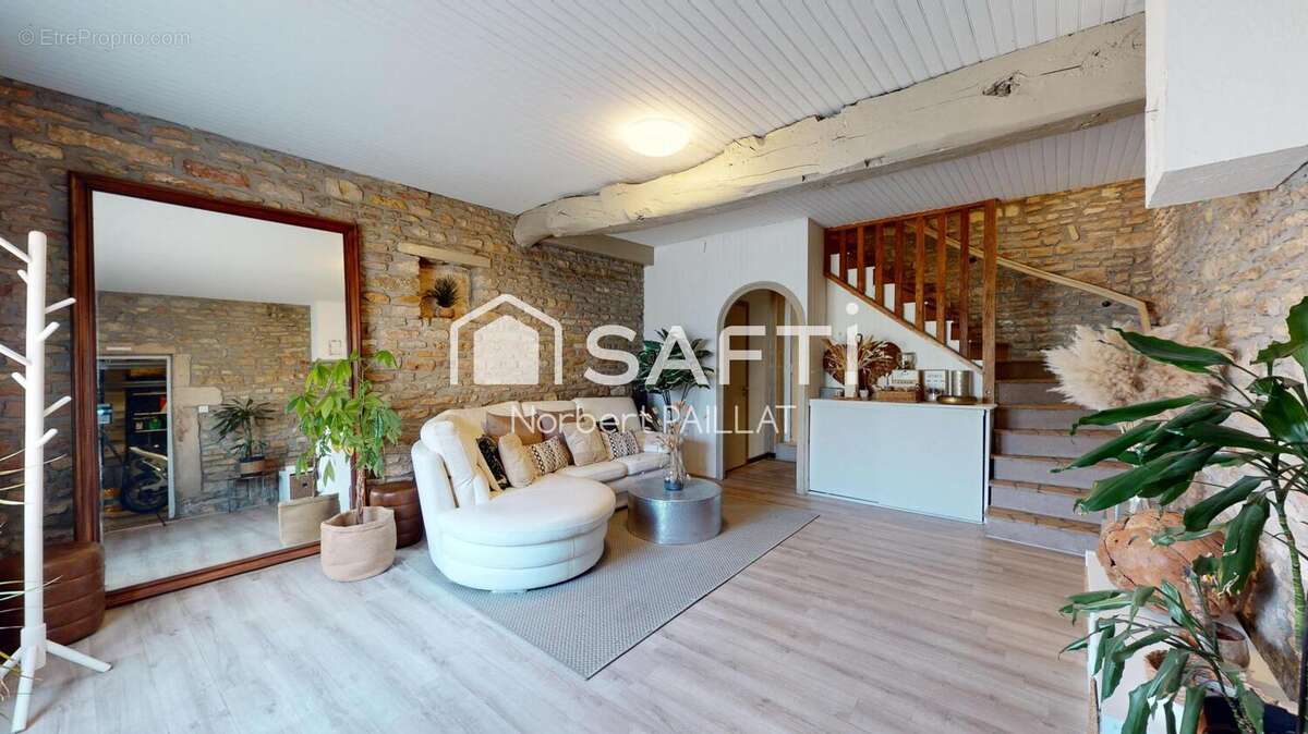 Photo 2 - Maison à LA ROCHE-VINEUSE