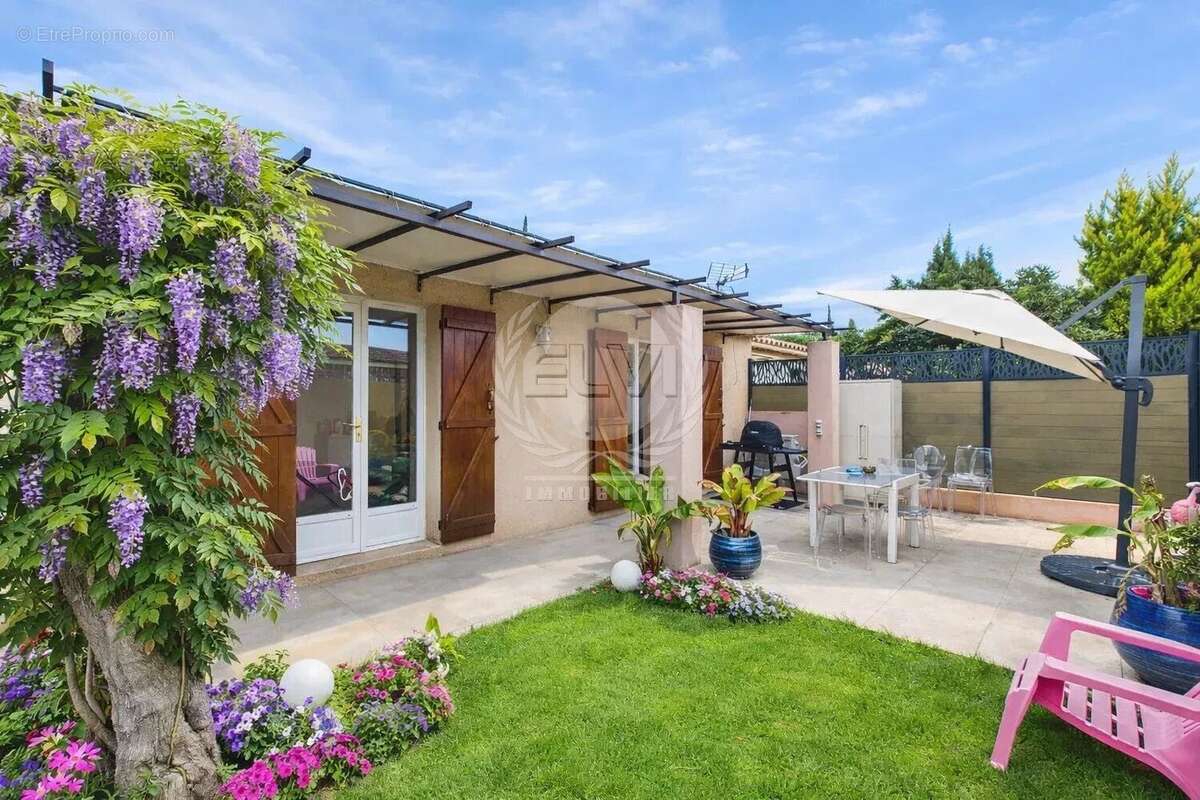 Maison à PLAN-DE-LA-TOUR