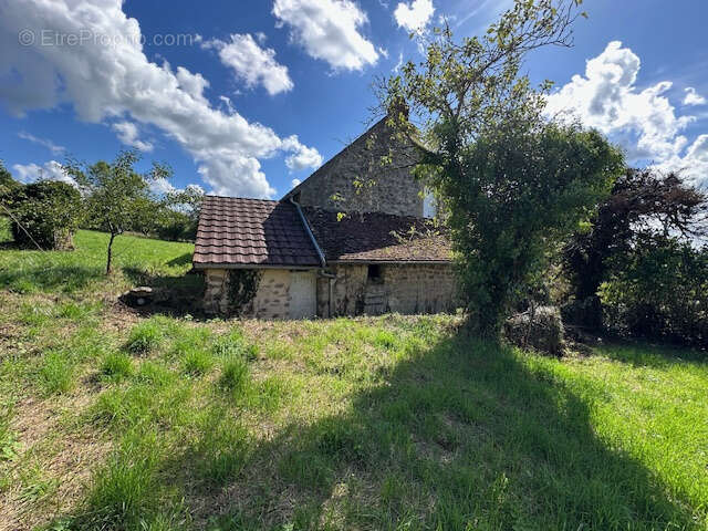 Maison à POUQUES-LORMES