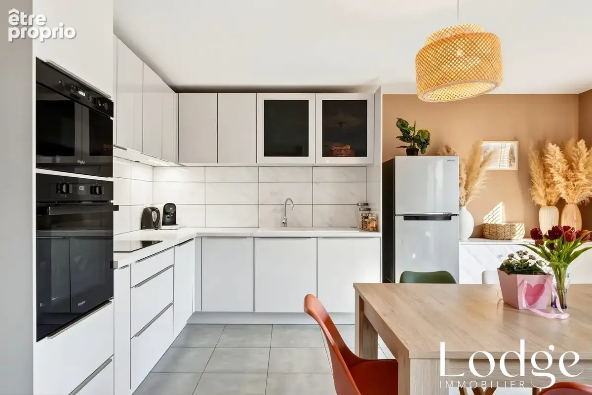 Appartement 3 pièces 65 m² à vendre à Chateauneuf-Le-Rouge (13790) - photo 2