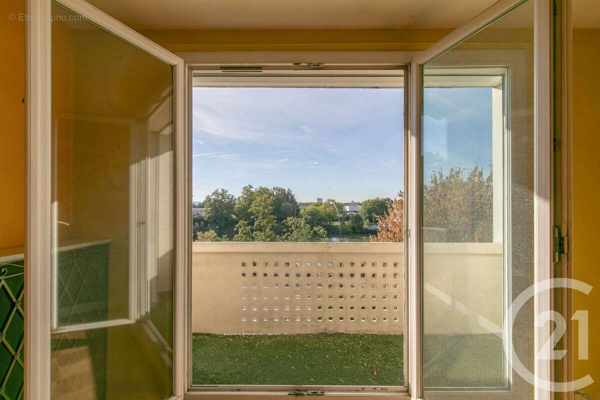 Appartement à SAINT-MAUR-DES-FOSSES