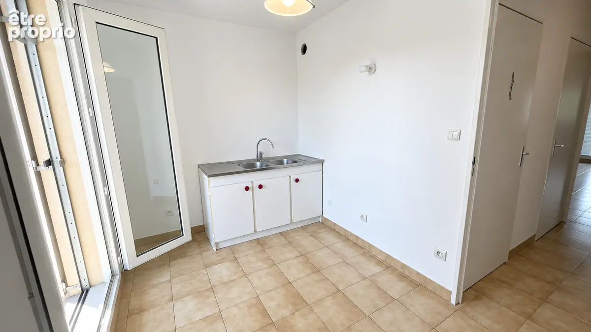 Appartement 3 pièces à vendre à Marseille - Dernier étage avec balcon et terrasse - photo 2