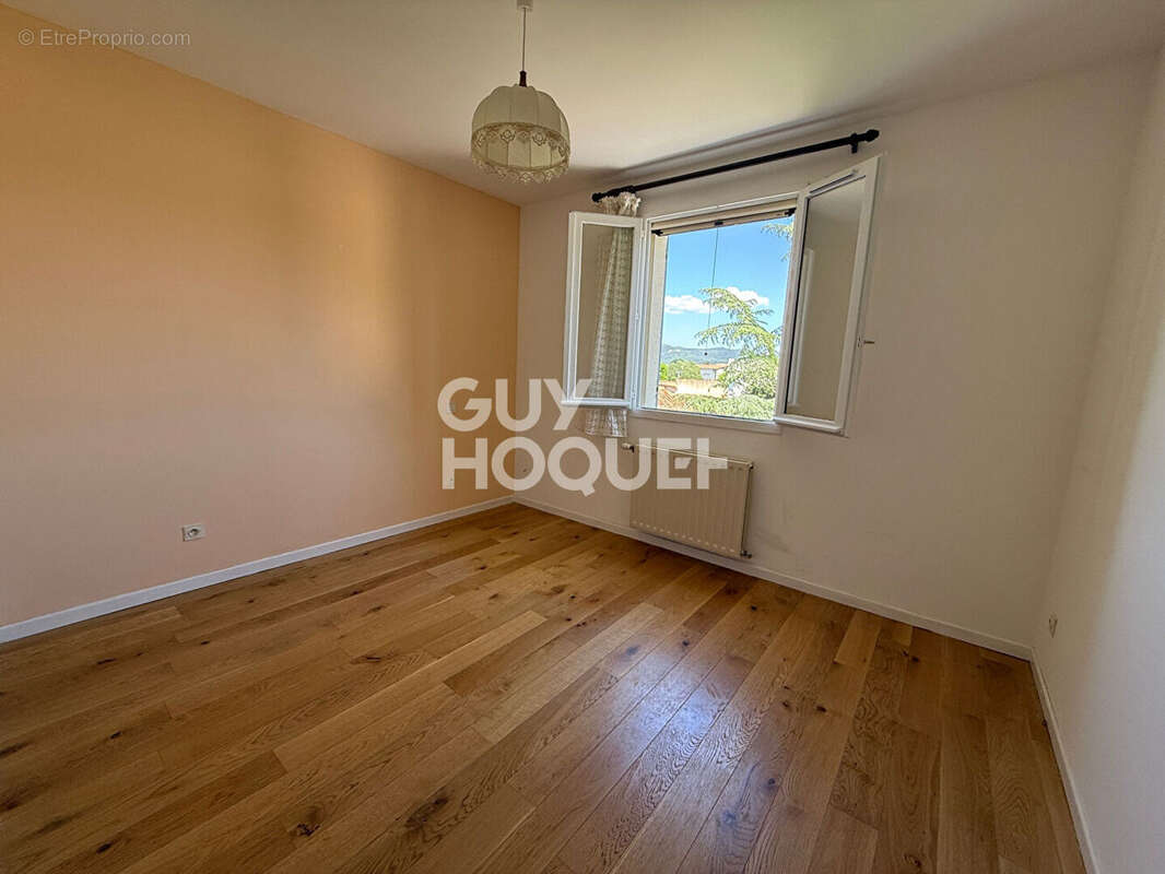 Appartement à BAGNOLS-SUR-CEZE