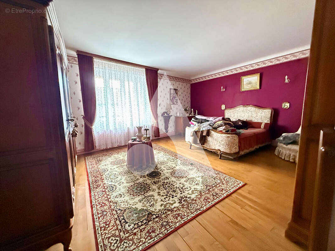 Maison à VELAINES