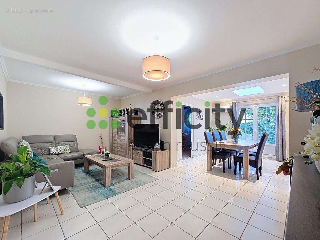 Maison à LA QUEUE-EN-BRIE