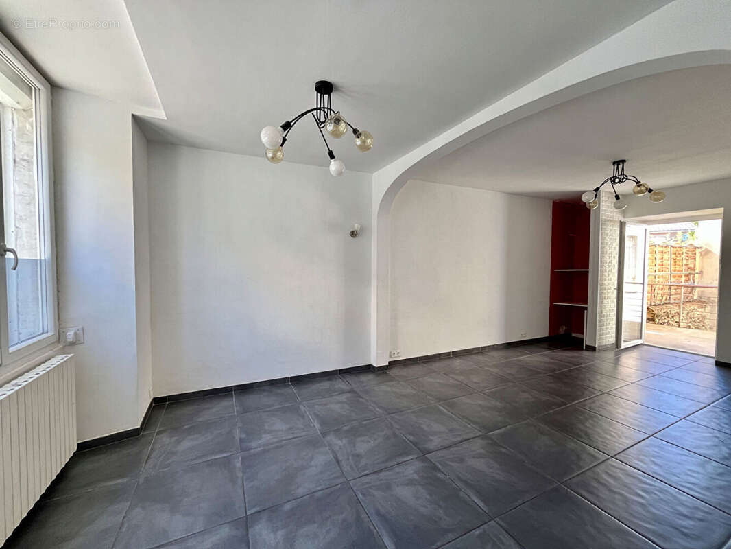 RIVES Maison de ville 5 pièces de 112 m² - photo 4