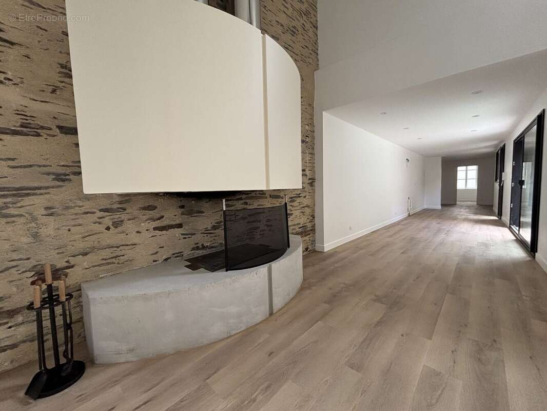 Maison 223 m² à Angers  - photo 3