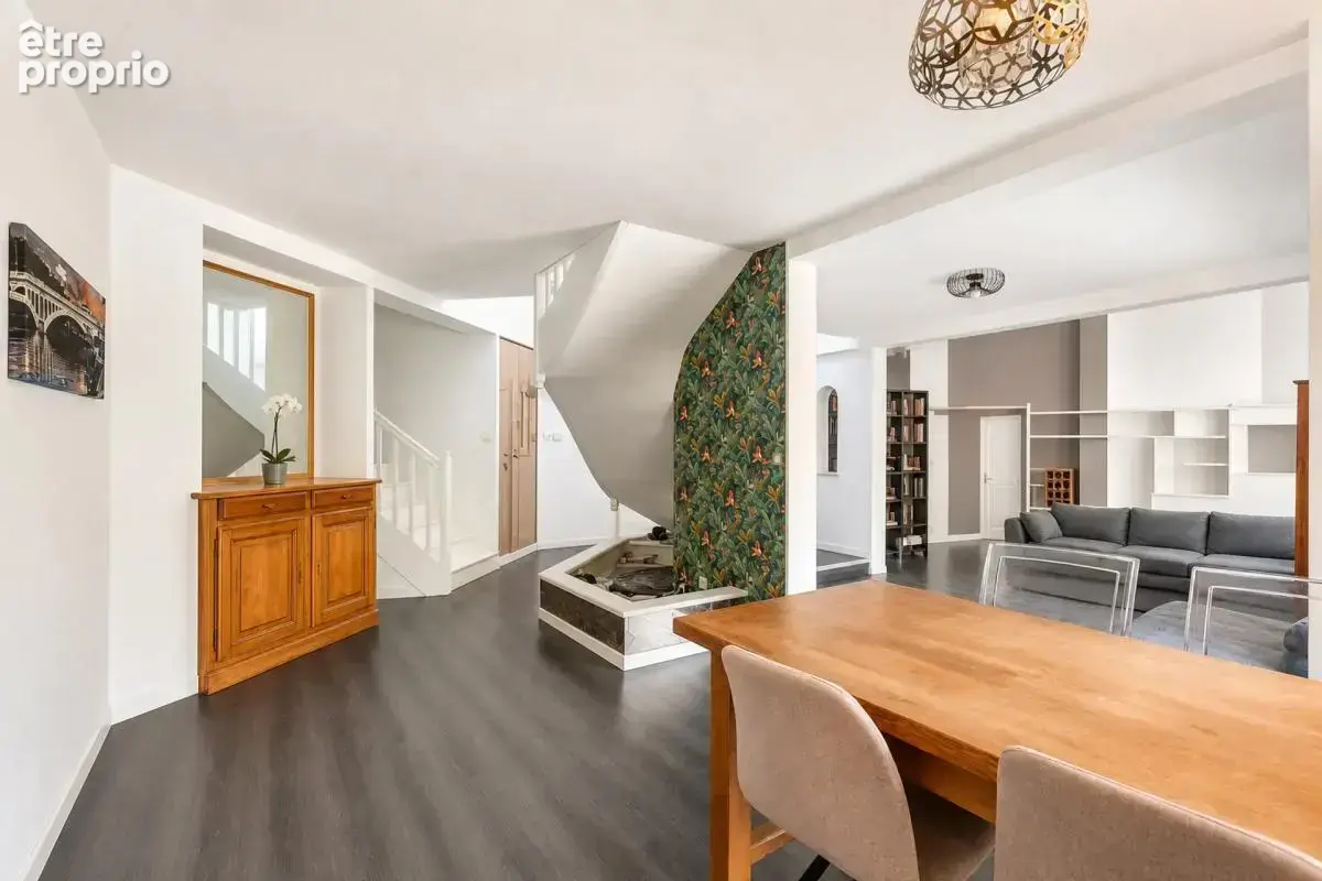 Maison de 8 pièces de 210 m² à Saint-Cyr-sur-le-Rhône - photo 10