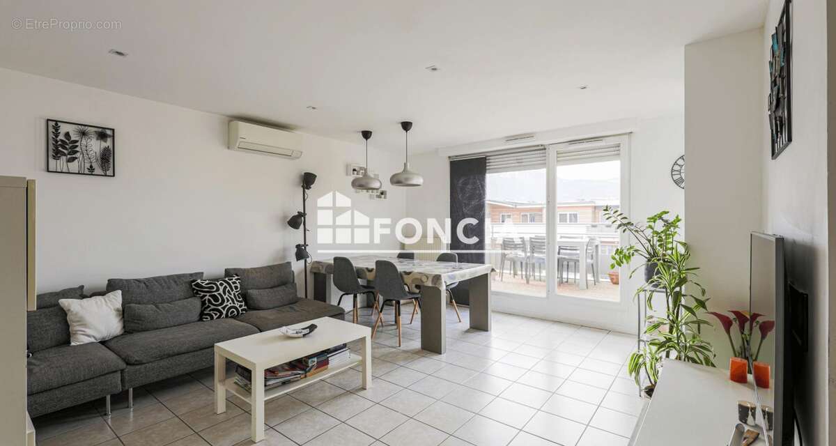 Appartement à SAINT-MARTIN-D'HERES