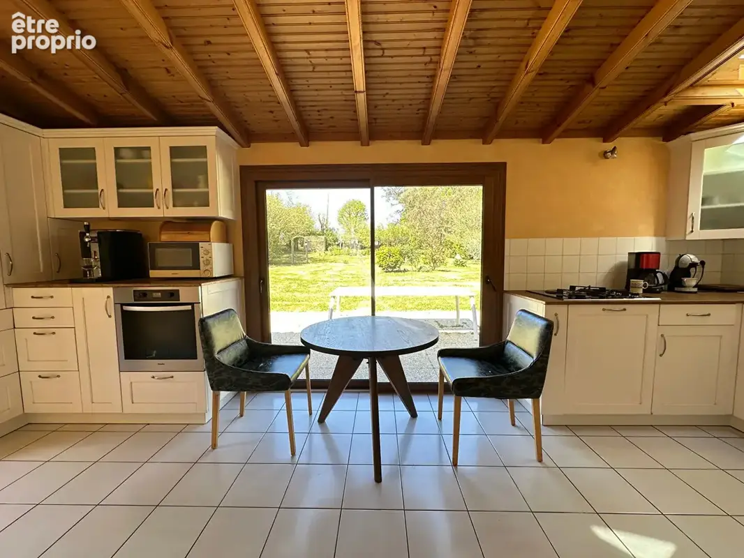 Maison en pierre de 222m² à vendre en campagne à proximité d'AIZENAY avec piscine et grange - photo 6