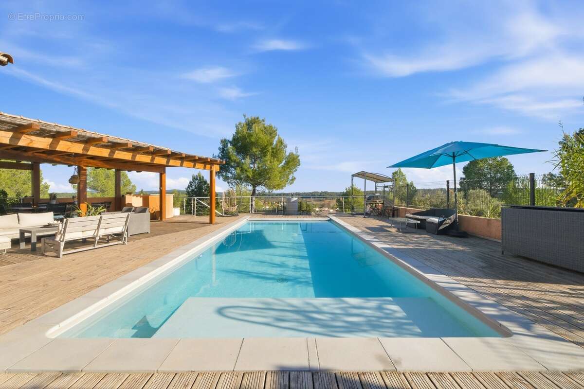 Une vue exceptionnelle, un environnement préservé, une maison pensée pour profiter pleinement de chaque instant - photo 3