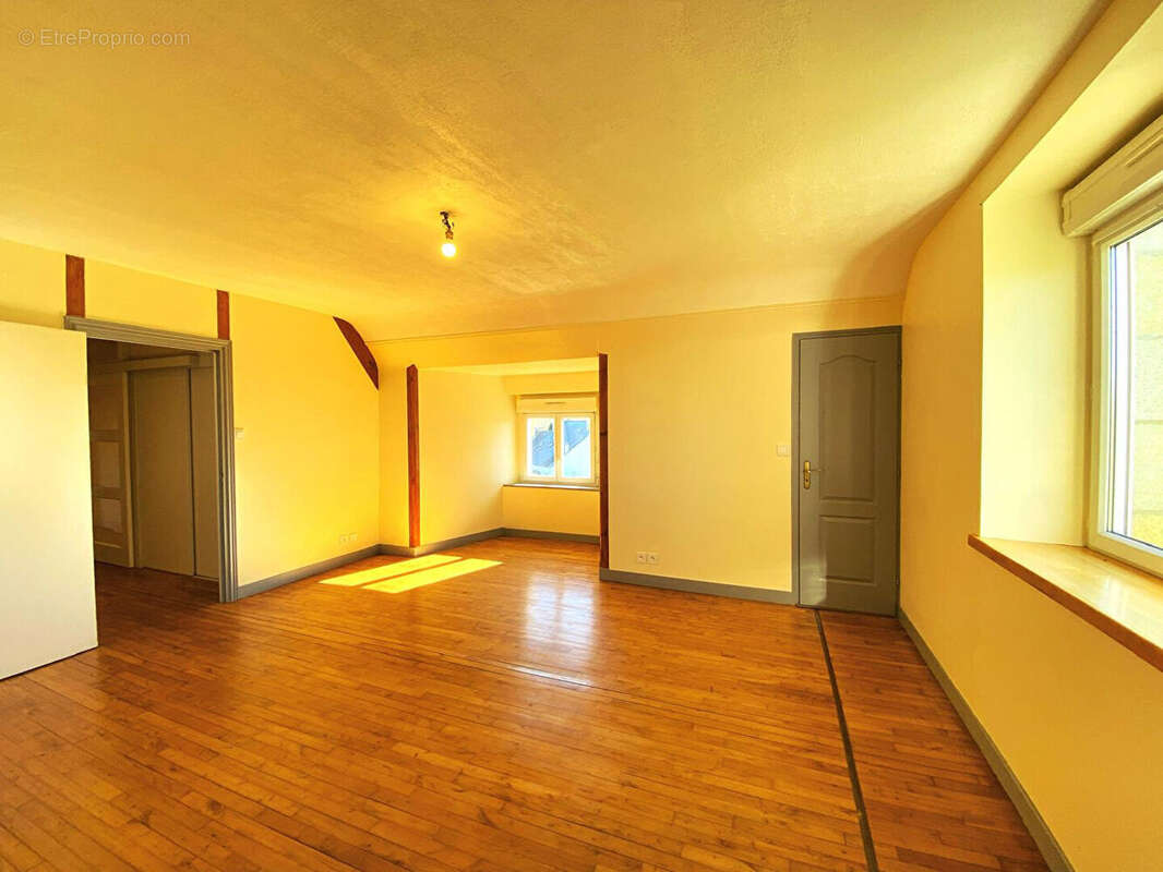 Maison à PLOUEGAT-MOYSAN