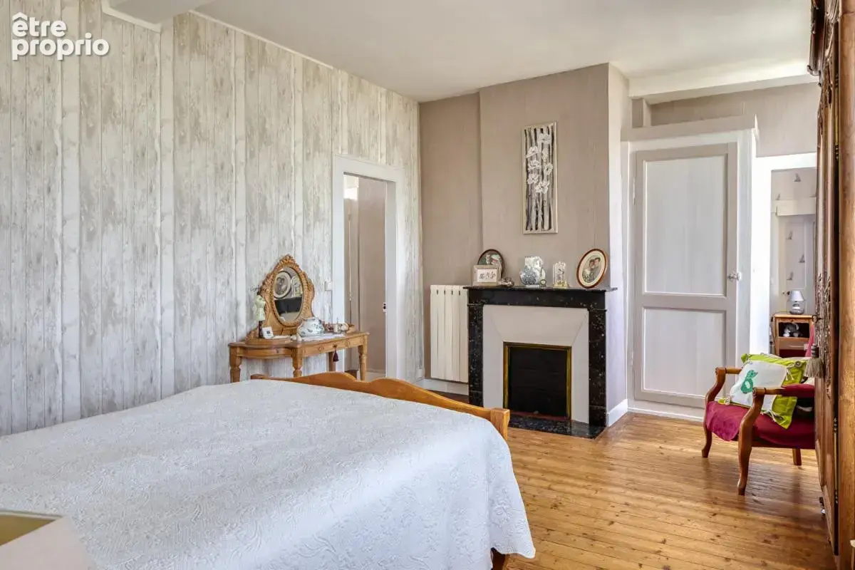 Manoir  du XVI ème , 218 m2 + grenier + cellier/  1480 m2 de dépendances sur 1,6ha - photo 13