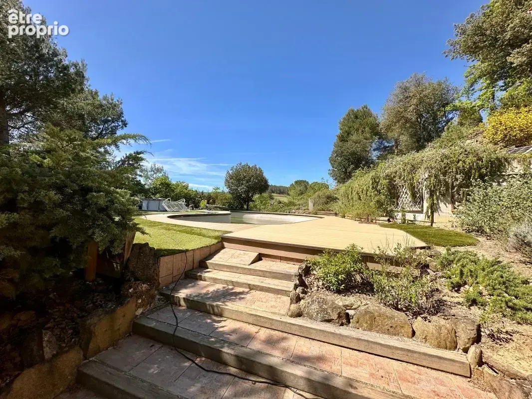 Villa sur terrain boisé avec dépendances + piscine - photo 20