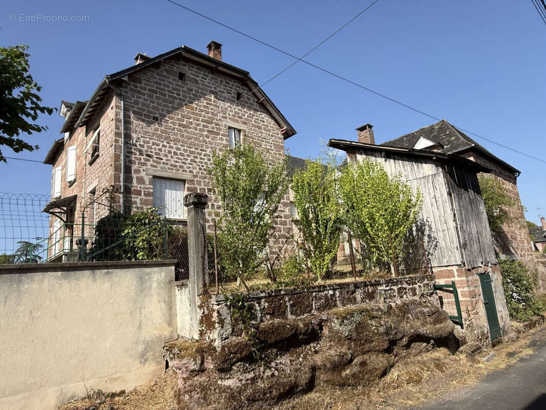 Grande maison avec dependance et jardin - photo 13