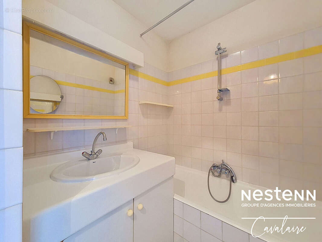 TOUT A PIED - Appartement Cavalaire-sur-Mer 2 pièce(s) 34 m² avec stationnement et cave - photo 11