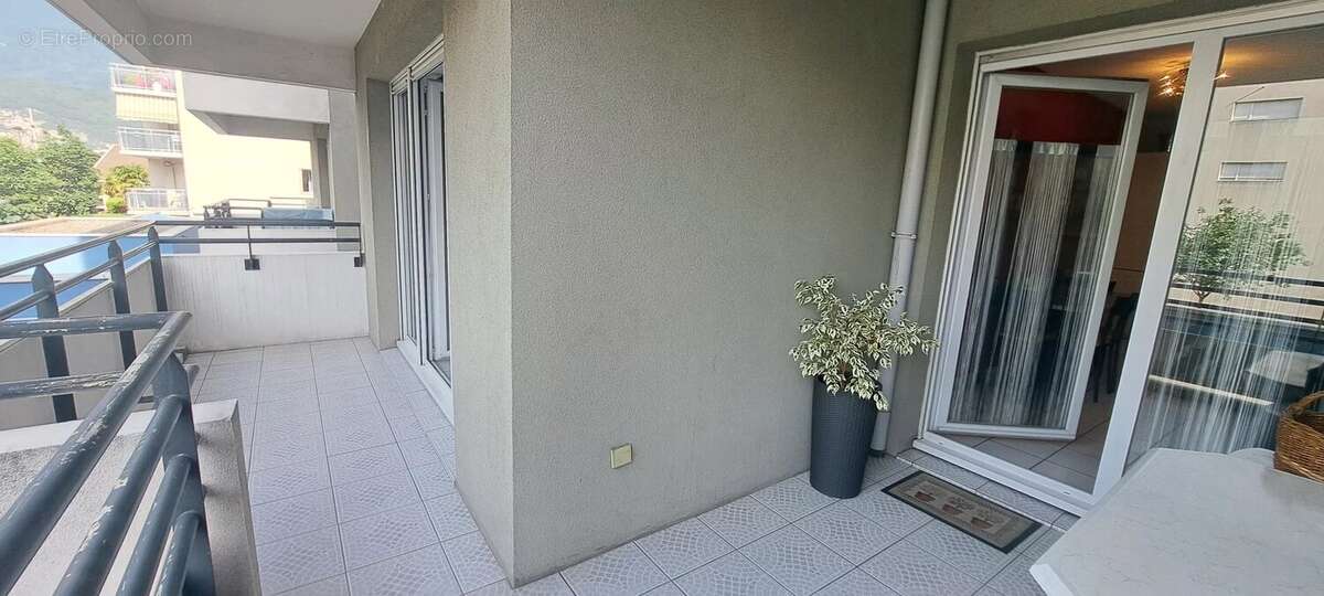 ECHIROLLES - T4 de 83 m2, poss de garage - photo 2