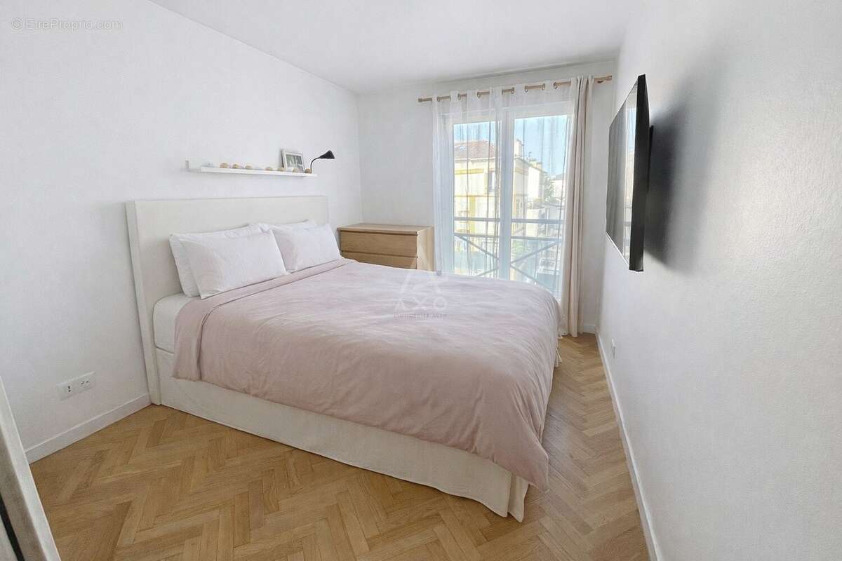 Appartement à COURBEVOIE