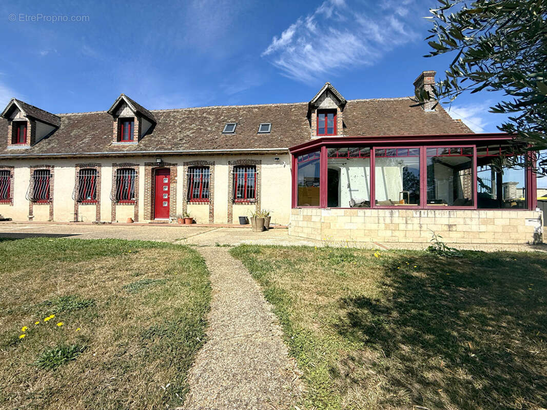Maison à HOUDAN