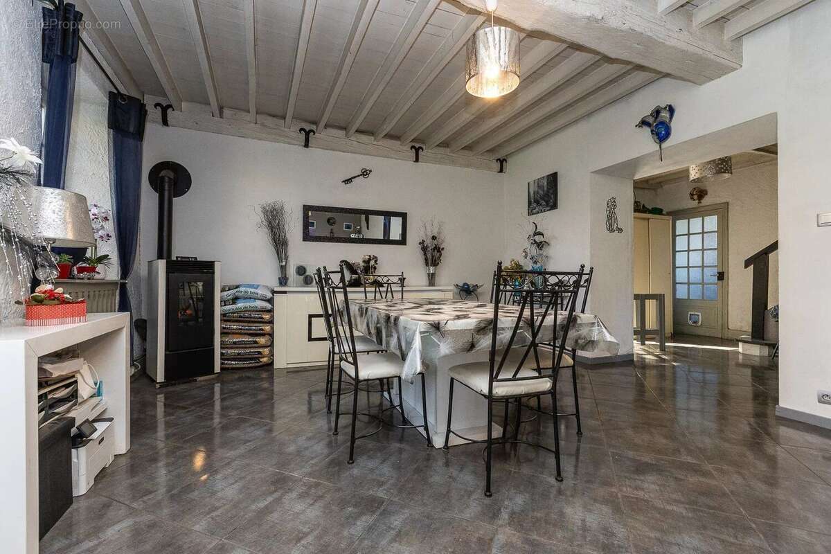 Maison à MONTFERRAT